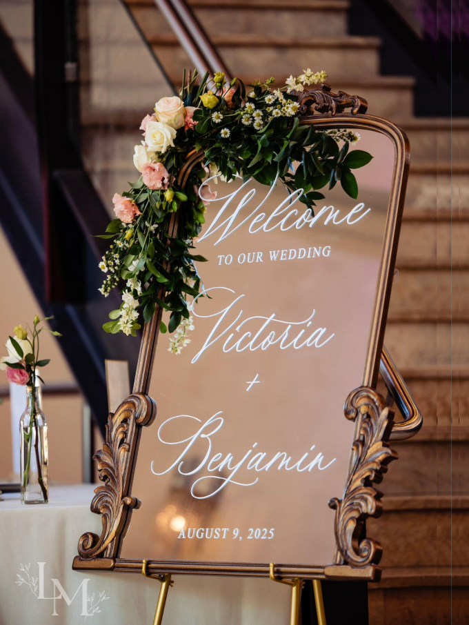 SYDNEY: Vintage & Elegant
